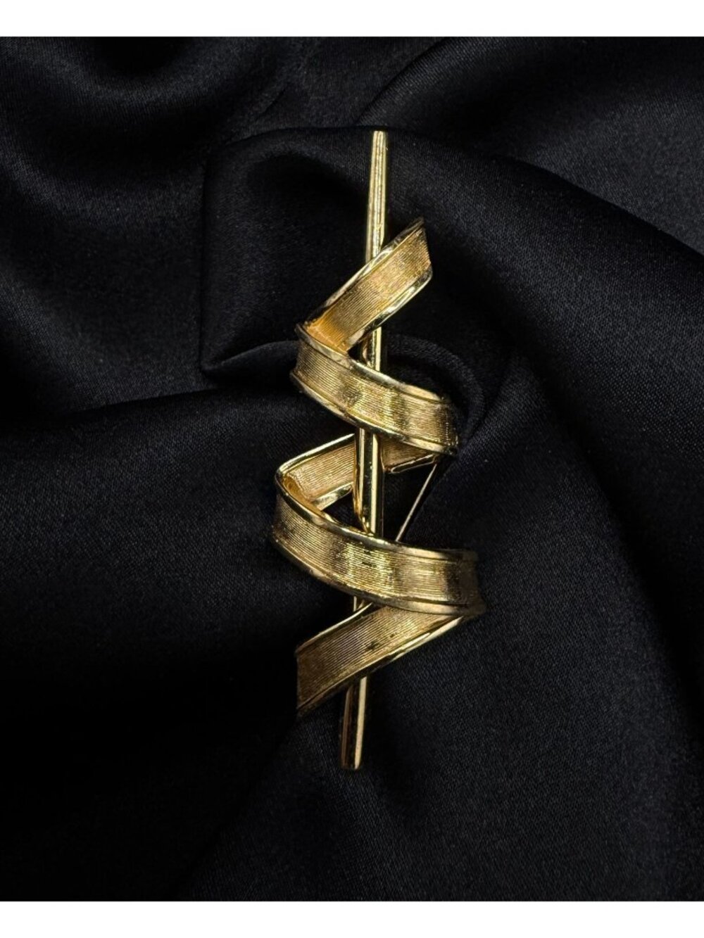 Vintage 1960s TRIFARI Signed Gold-Tone Ribbon Swirl Brooch